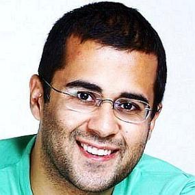 Chetan Bhagat worth