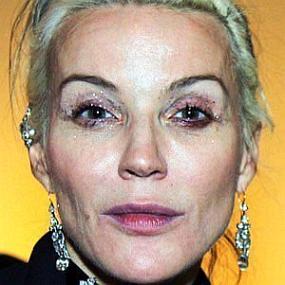 height of Daphne Guinness