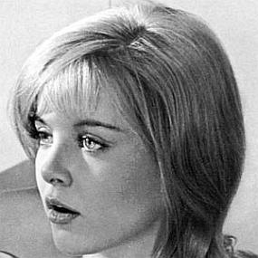 height of Sue Lyon