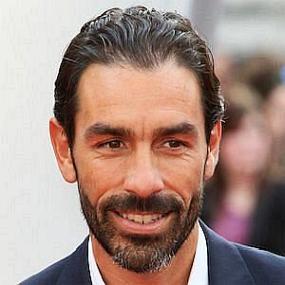 height of Robert Pires