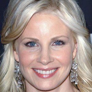 height of Monica Potter