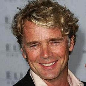 height of John Schneider