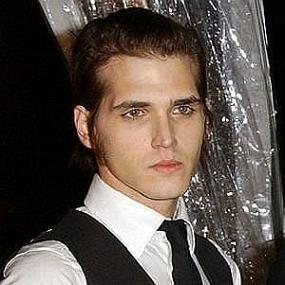 Mikey Way: Height, Weight, Body Stats - CelebsDetails